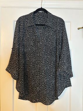 torrid Black & White Ikat-Style Button Front Tunic